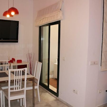 Apartamentos Rg Triana, Calle Castilla Con Patio Seville Exterior photo