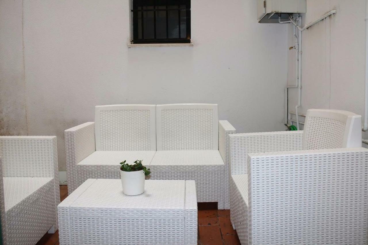 Apartamentos Rg Triana, Calle Castilla Con Patio Seville Exterior photo