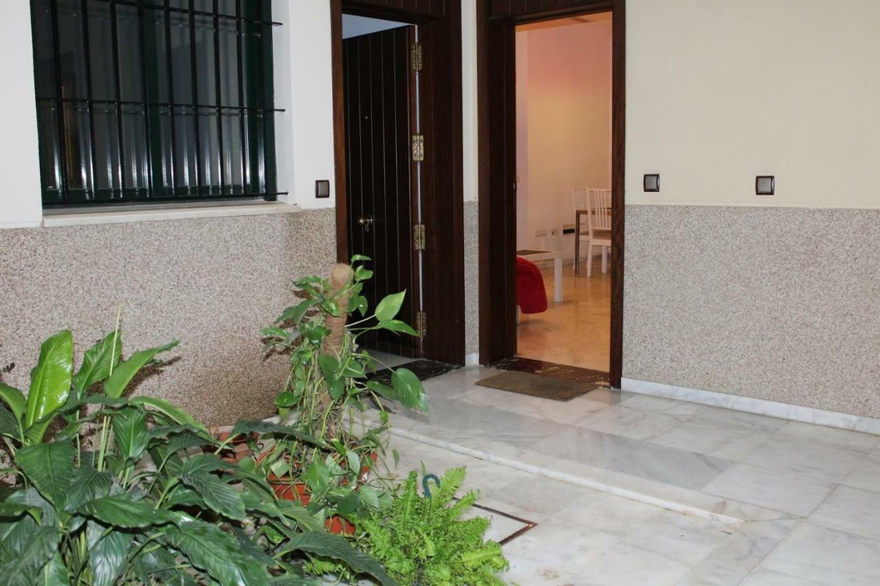 Apartamentos Rg Triana, Calle Castilla Con Patio Seville Exterior photo